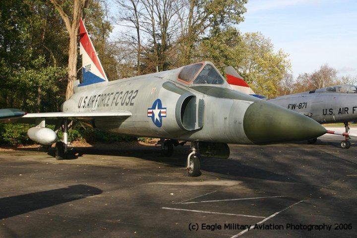 2006 EHSB 32nd FS F-102A 56-1052.jpg