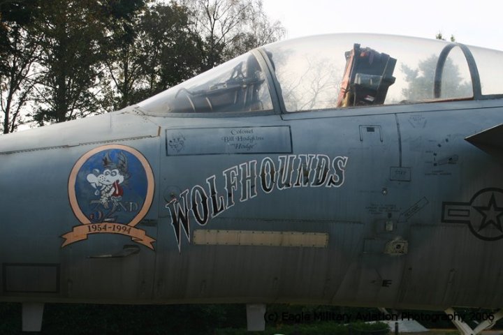 2006 EHSB 32nd FS F-15A 74-0083 left close up.jpg