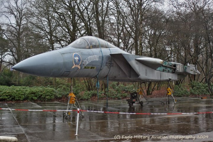 2009-12-06 EHSB 32nd FS F-15A 74-00839 ready for transport.jpg