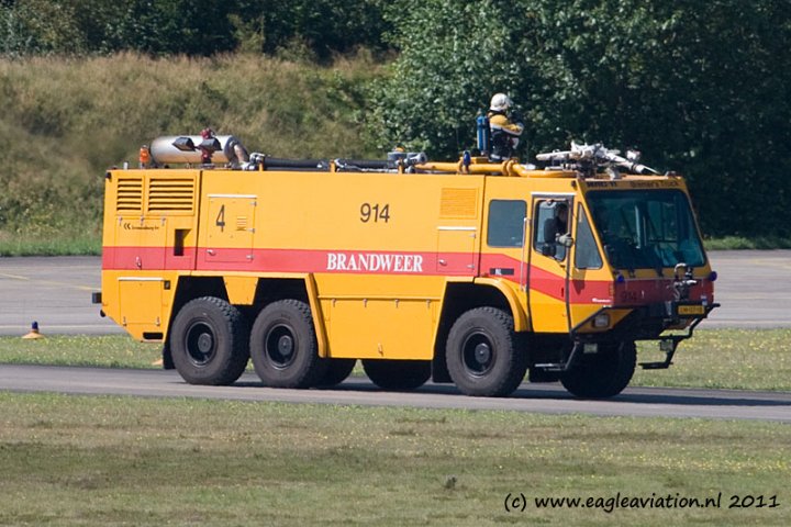 MAC-11 Crashtender 914 Vlb Soesterberg tkst.jpg